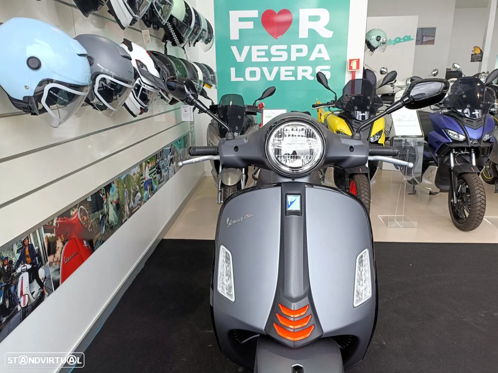 Vespa GTS Super Supersport - 4