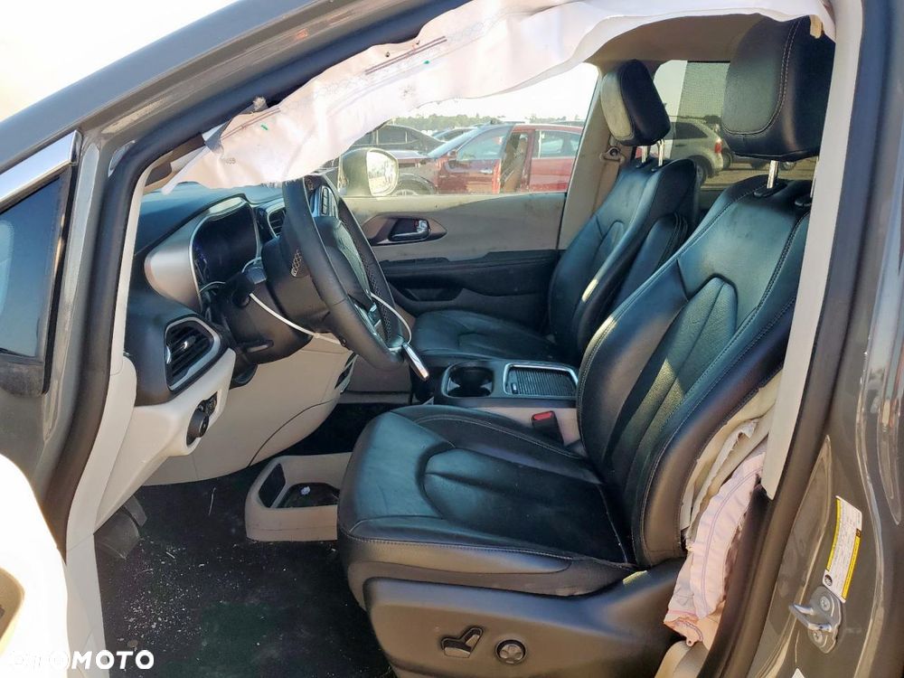 Chrysler Pacifica - 14