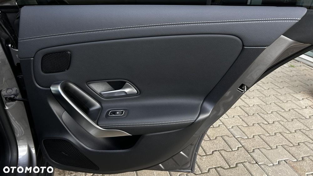 Mercedes-Benz CLA - 27