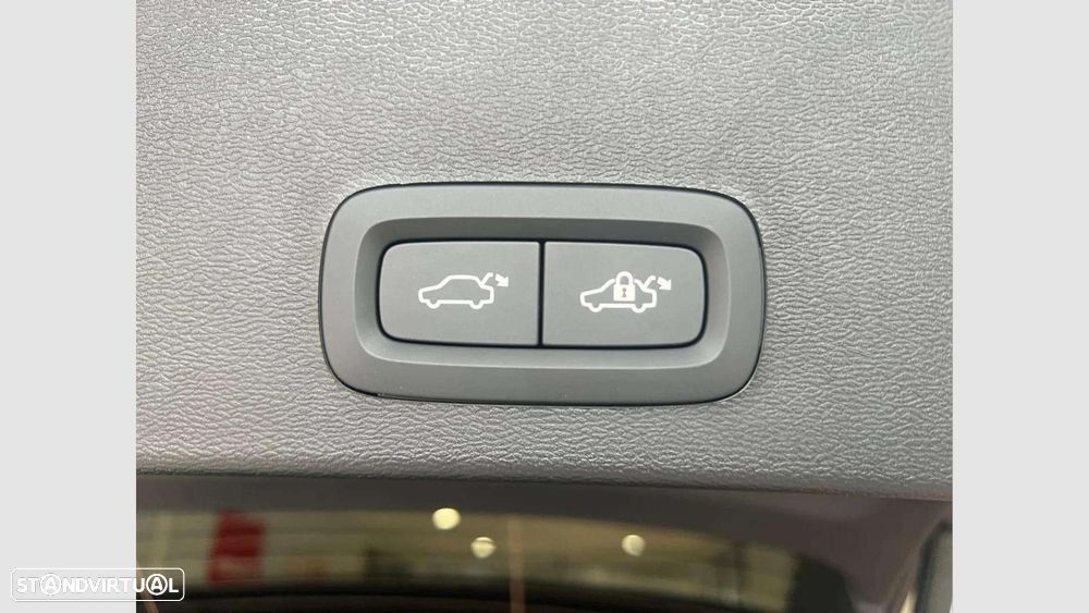 Volvo XC 40 2.0 B3 Plus Dark - 11