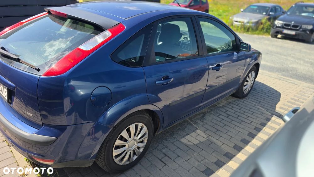 Ford Focus 1.6 Ambiente - 4