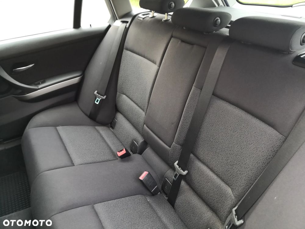BMW Seria 3 320i Touring - 14