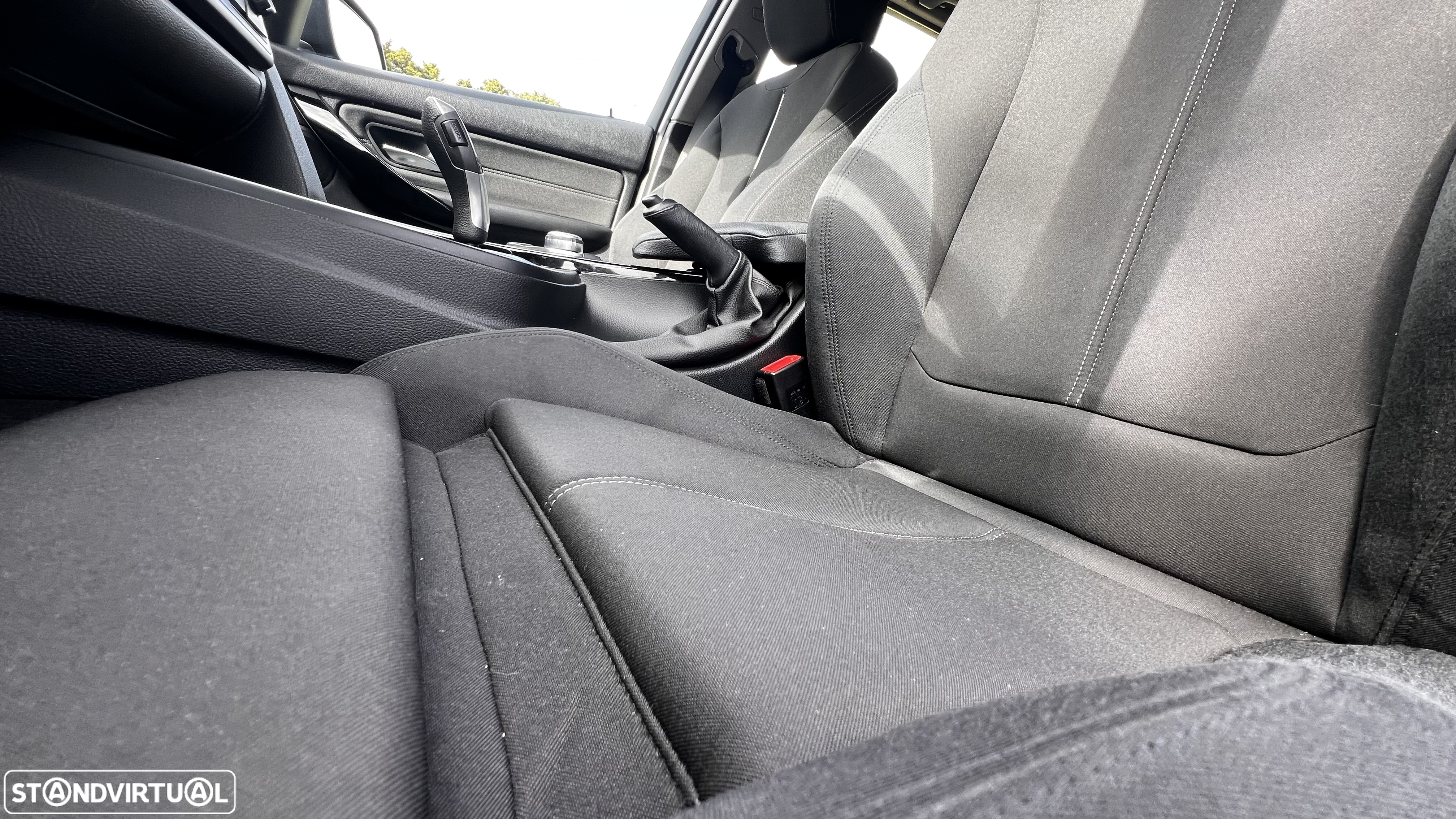 BMW 318 d Touring Auto Line Sport - 36