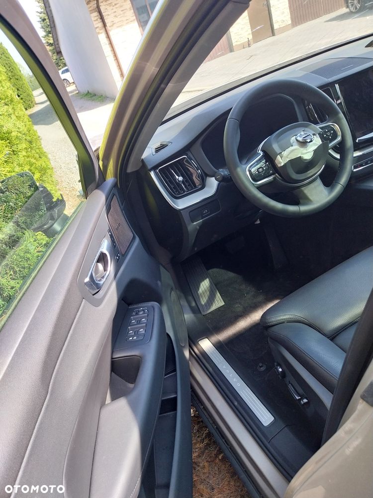 Volvo XC 60 B4 D Plus Dark - 11