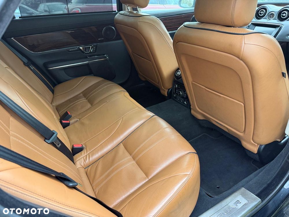 Jaguar XJ 3.0 D V6 LWB Portfolio - 13
