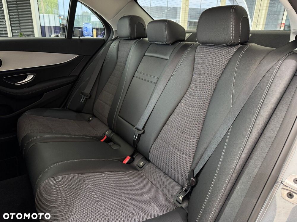 Mercedes-Benz Klasa E 220 d 4-Matic AMG/Avantgarde - 13