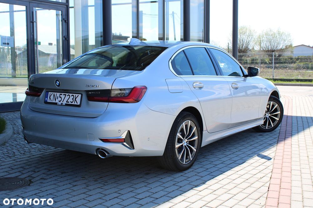 BMW Seria 3 330i Sport Line - 8
