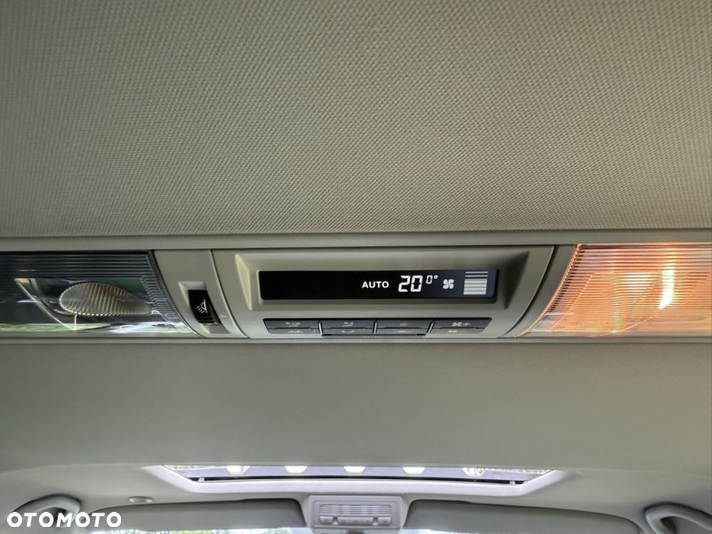 Volkswagen Multivan - 14