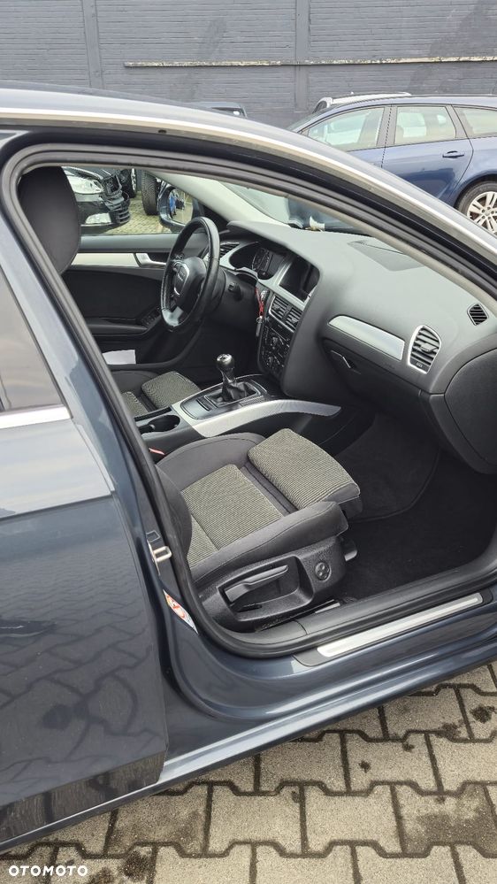 Audi A4 Limousine - 14