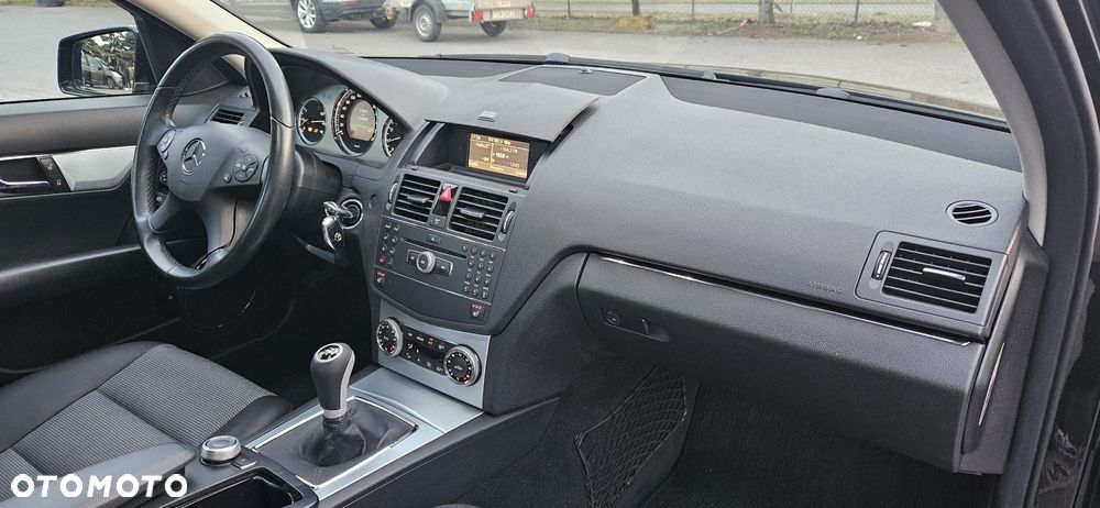 Mercedes-Benz Klasa C 180 BlueEFFICIENCY Avantgarde - 26