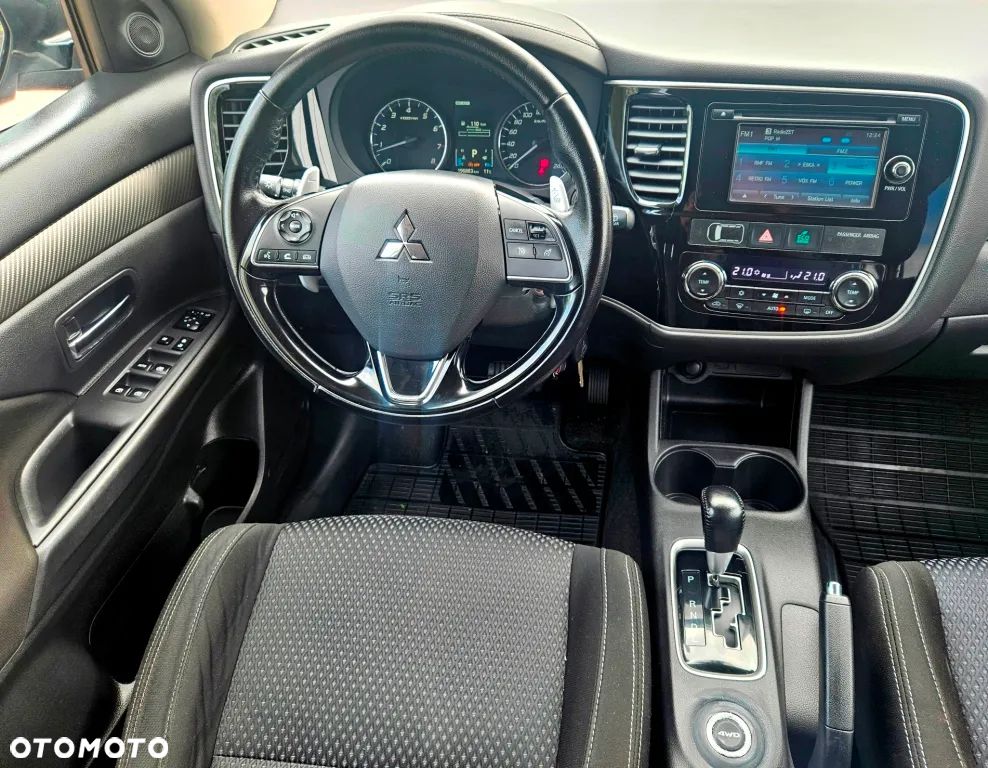 Mitsubishi Outlander 2.0 4WD Invite - 14