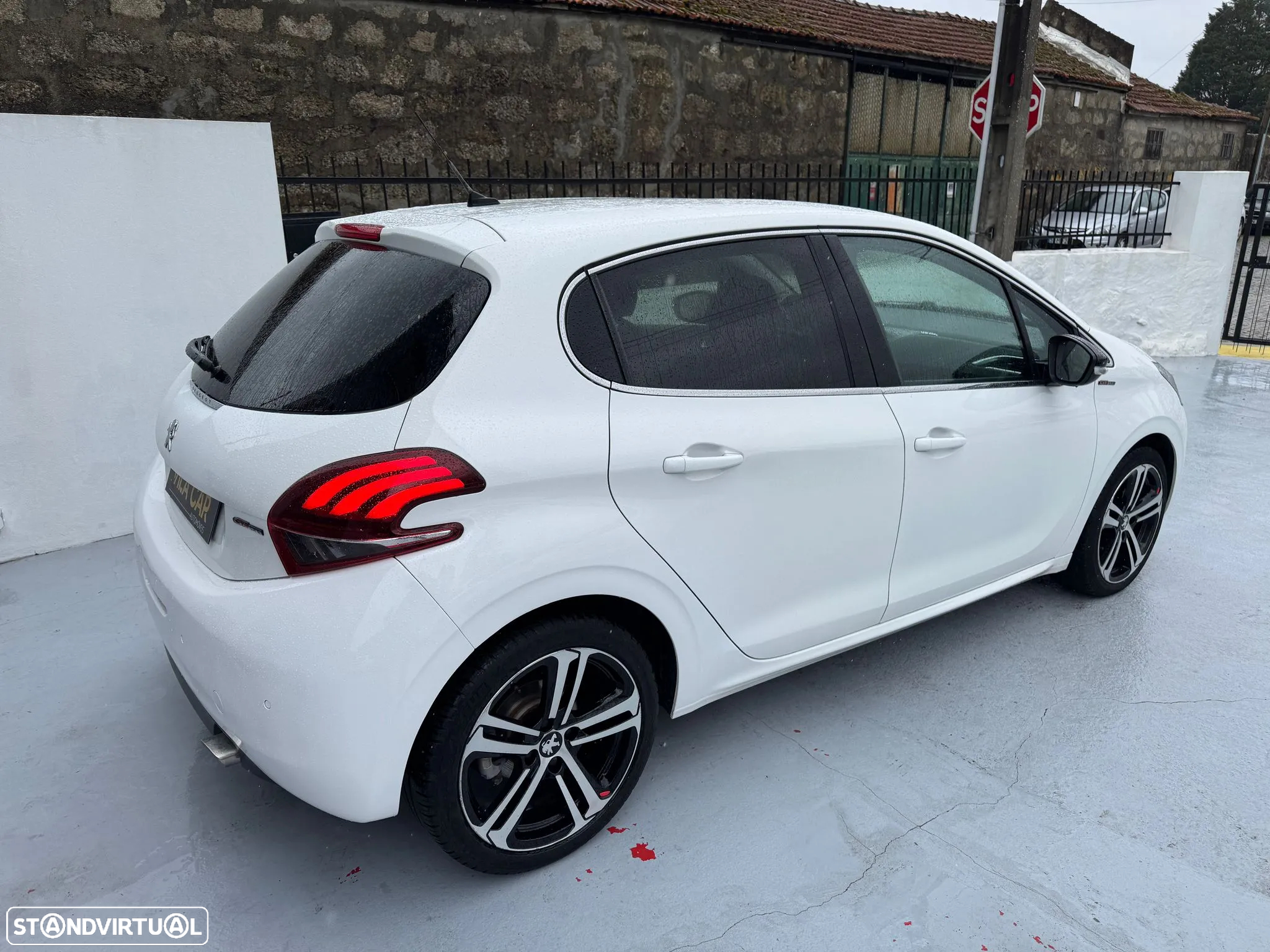 Peugeot 208 1.2 PureTech GT Line EAT8 - 6