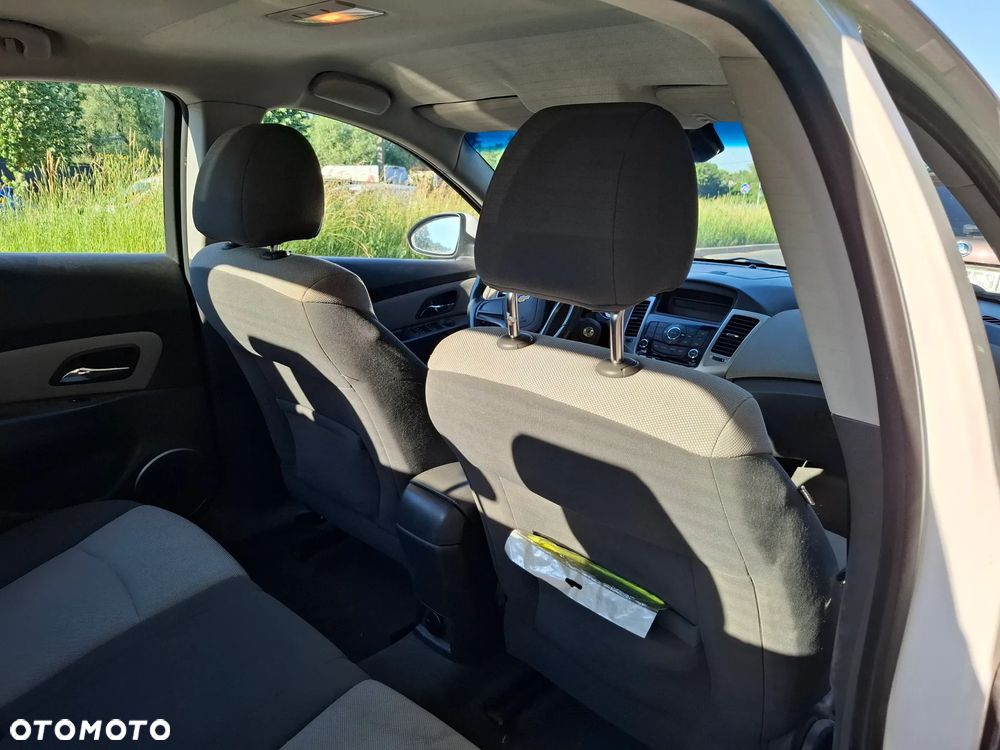 Chevrolet Cruze 1.6 LS - 9
