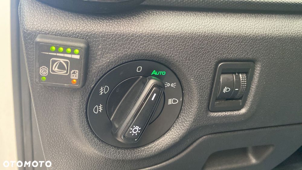 Skoda Fabia 1.0 Essence - 21