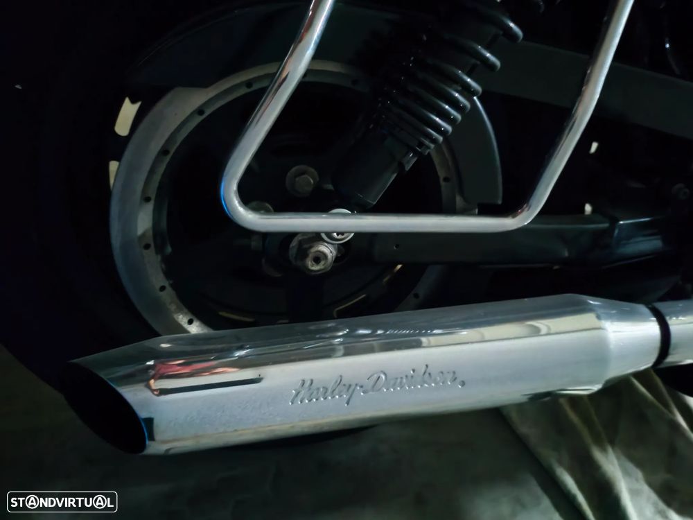 Harley-Davidson Sportster 1200 Custom - 24