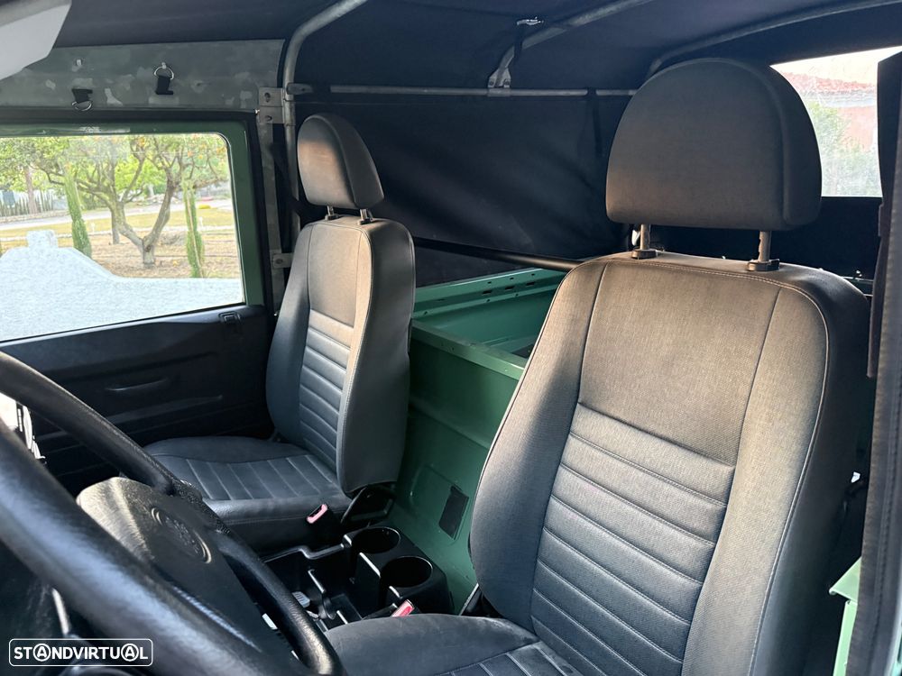 Land Rover Defender 90 2.4 CRD E - 15