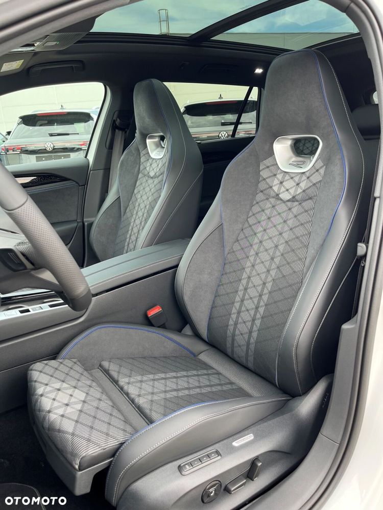 Volkswagen Passat Variant 2.0 TDI SCR R-Line Plus DSG - 9