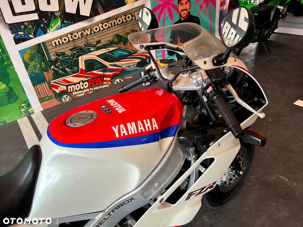 Yamaha FZR - 8