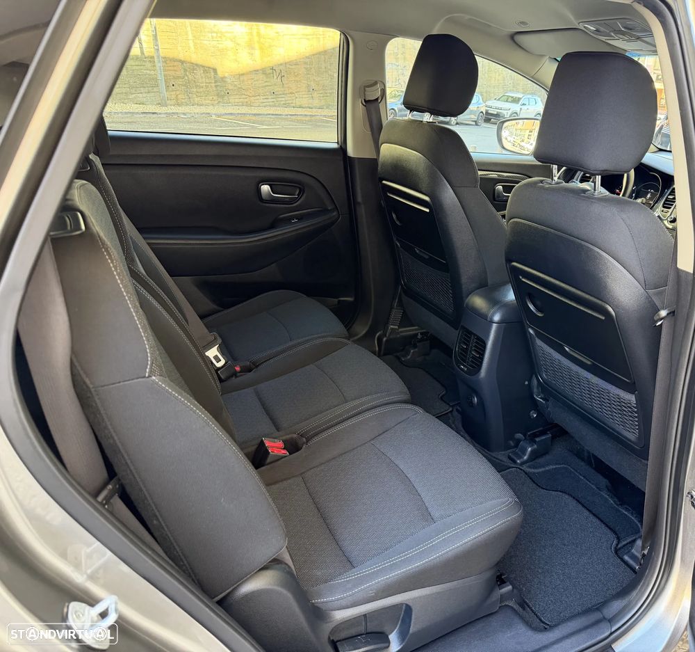Kia Carens 1.7 CRDi ISG TX - 24