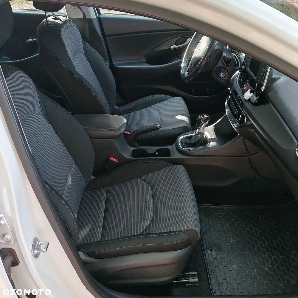 Hyundai i30 1.4 Classic + - 10