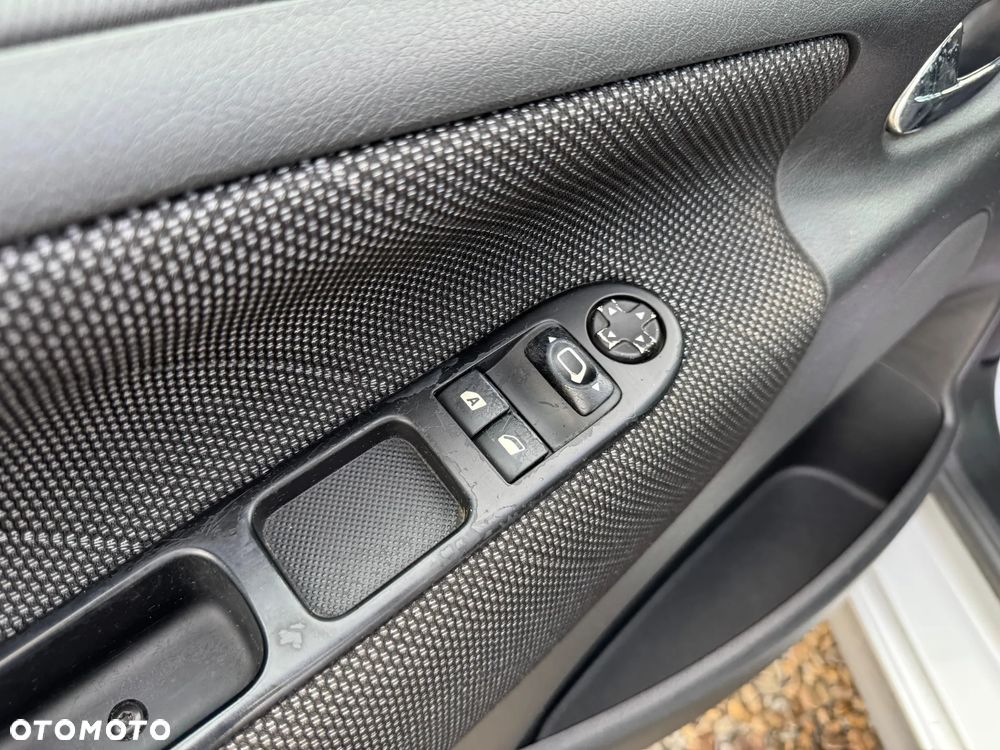 Peugeot 207 - 14