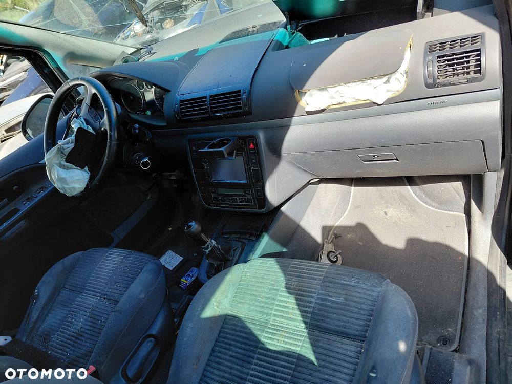 Na części: Volkswagen Sharan  Rok 2008 Pojemność 1968 Moc 103 kw Diesel - 5