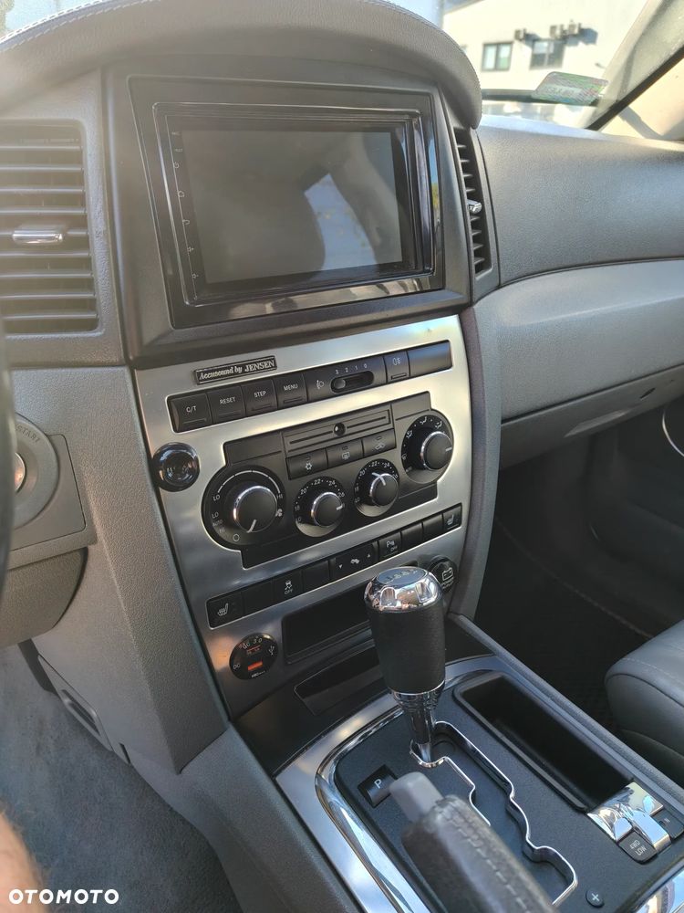 Jeep Grand Cherokee - 26