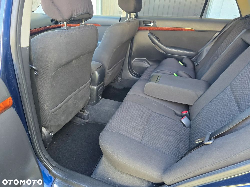 Toyota Avensis - 8