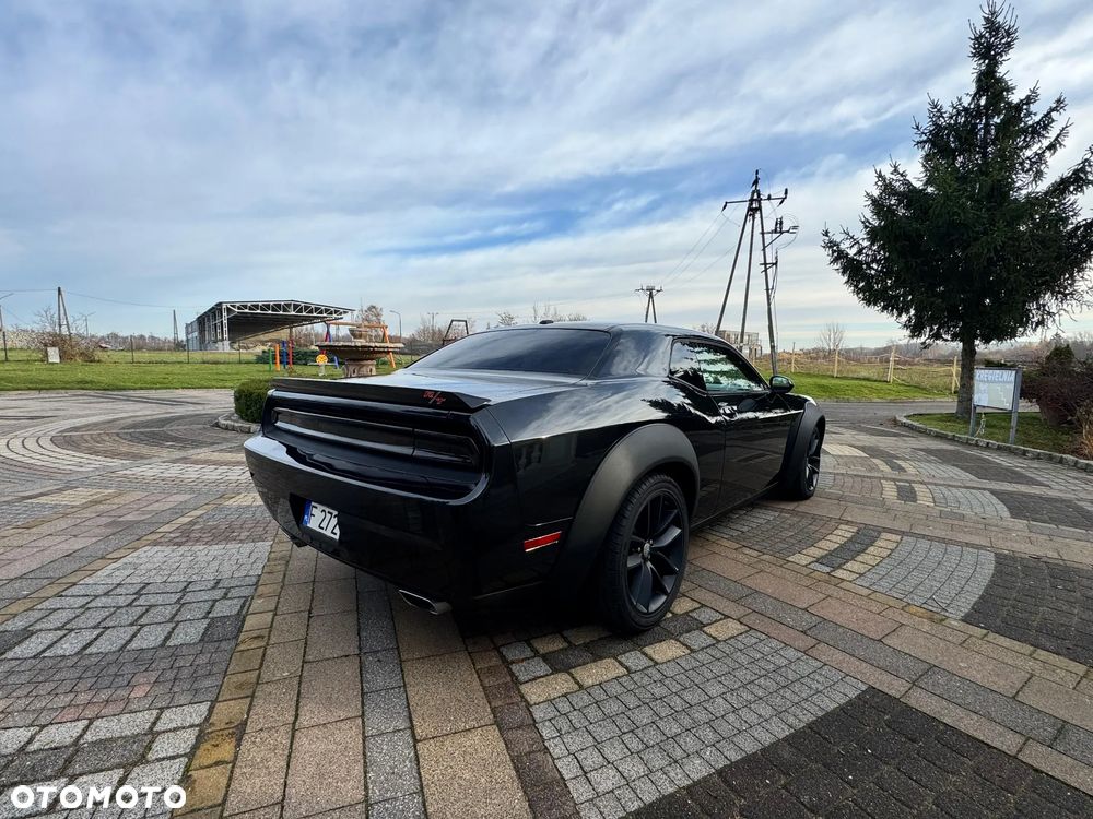 Dodge Challenger - 16
