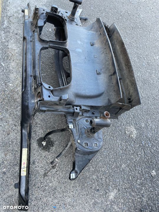 Pas przedni wlot zamki pod xenon Bmw e46 - 2