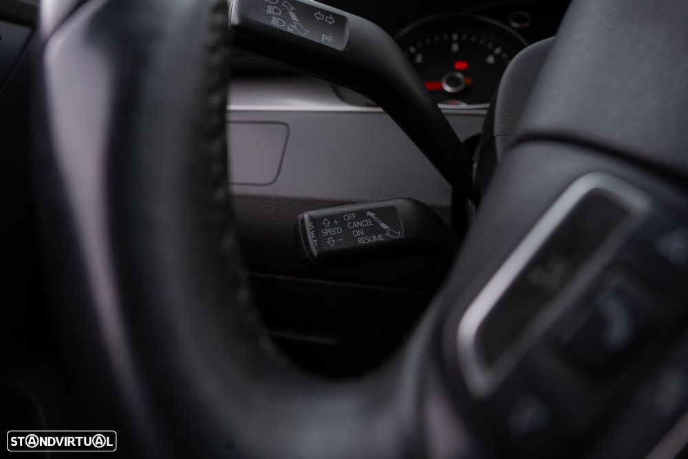 VW Passat 1.6 TDI Confortline BM - 41