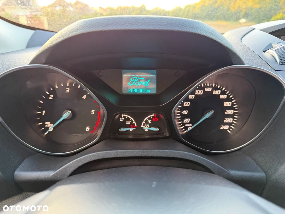 Ford Kuga 2.0 TDCi 2x4 Titanium - 18
