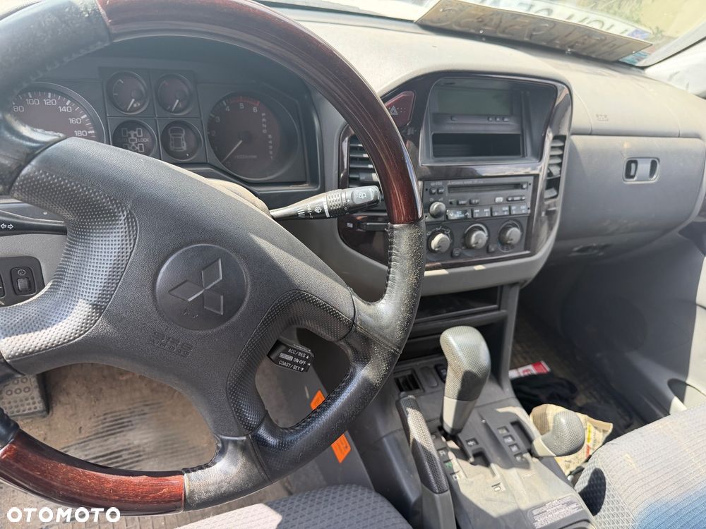 Mitsubishi Pajero - 2