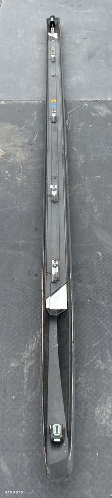 P8 GMC YUKON XL DENALI IV 2015 -  RELINGI LISTWA DACHOWA PRAWA 84314710 - 5