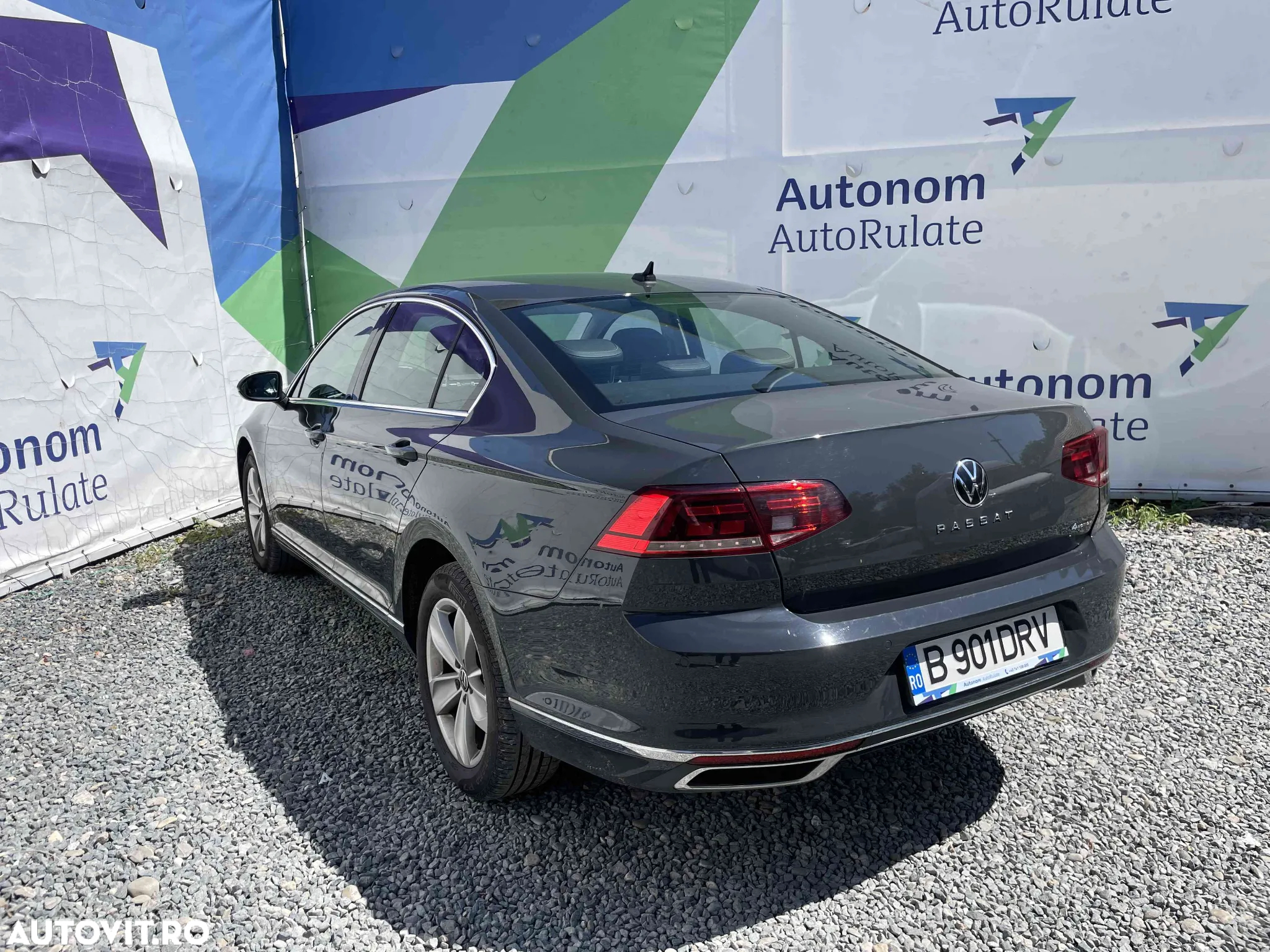 Volkswagen Passat - 4