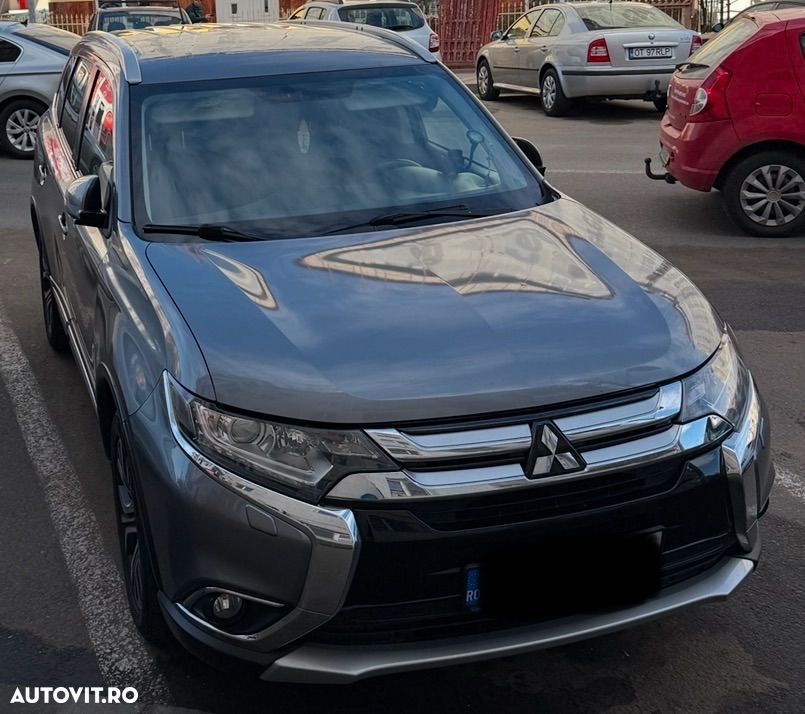 Mitsubishi Outlander - 1
