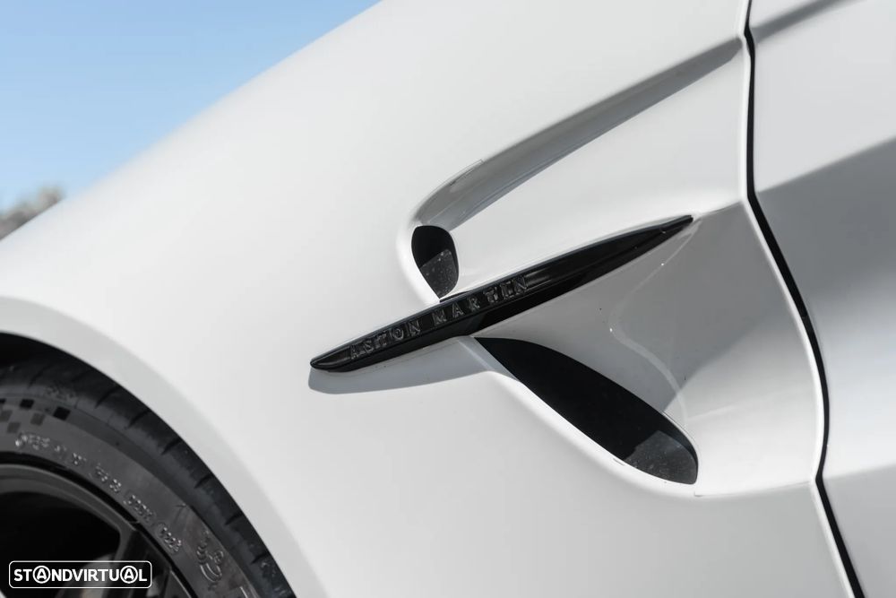 Aston Martin Vantage Coupe - 7