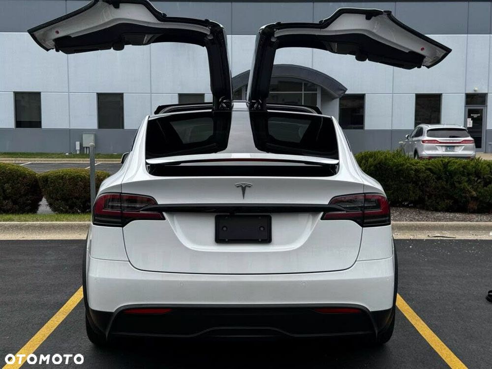 Tesla Model X - 8