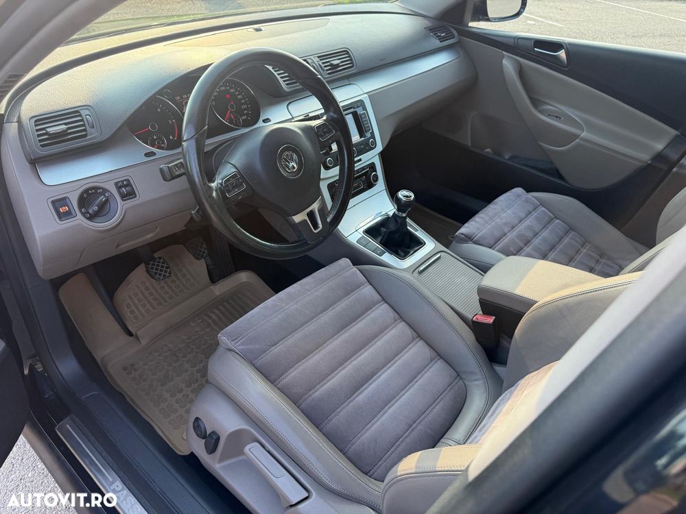 Volkswagen Passat 2.0 TDI Comfortline - 16