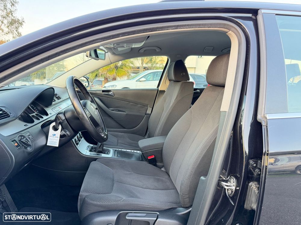 VW Passat Variant 2.0 TDI 4M Confortline - 21