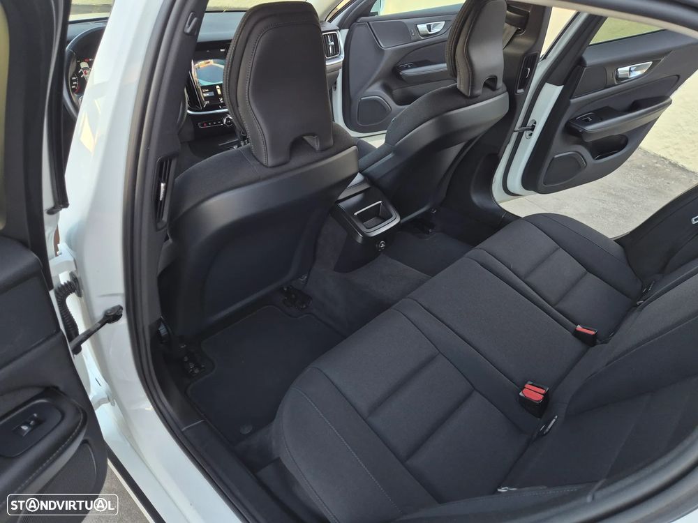 Volvo V60 2.0 D3 Momentum — fotografia 42