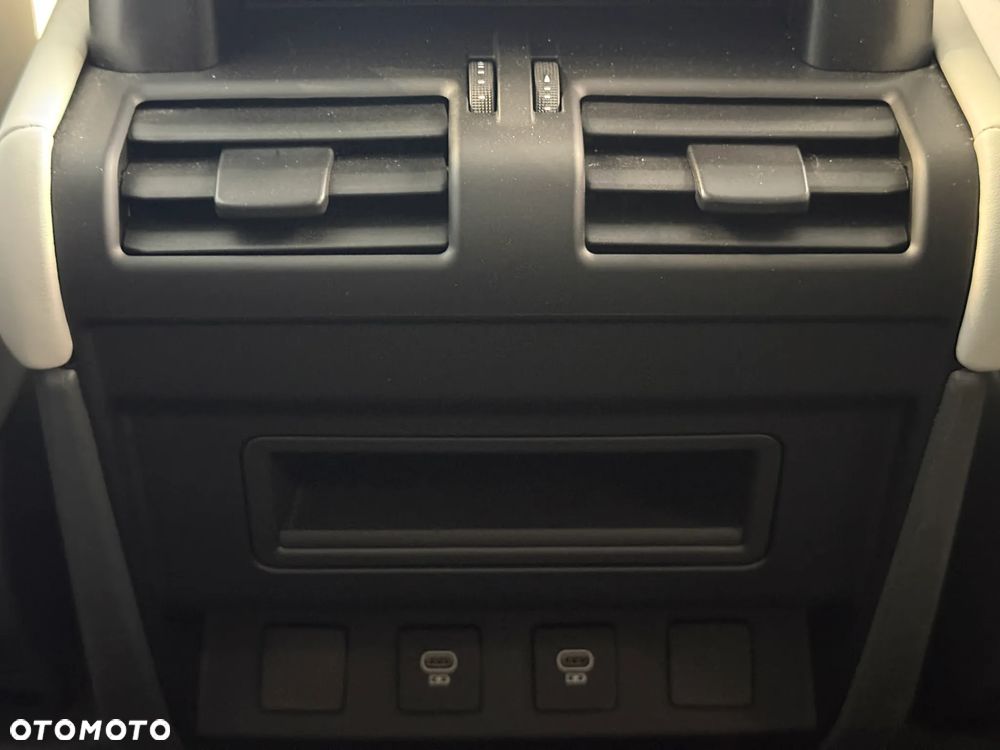 Land Rover Defender 3.0 D250 mHEV X-Dynamic HSE - 18