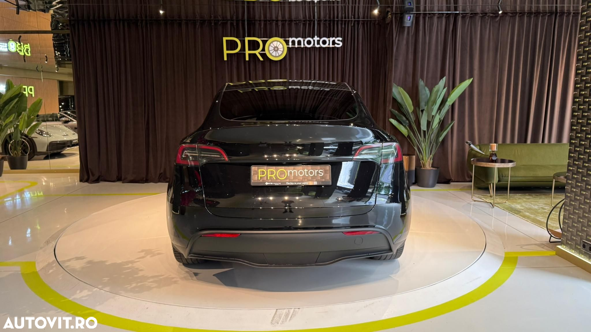 Tesla Model Y Long Range Dual Motor AWD - 4