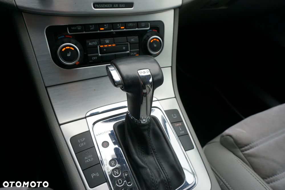 Volkswagen Passat 3.2 V6 FSI 4Mot Highline DSG - 23