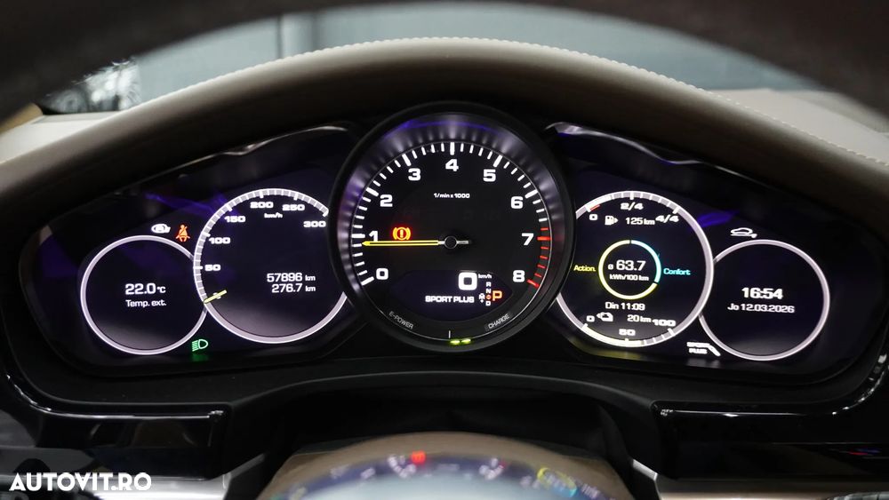 Porsche Panamera 4 E-Hybrid - 16