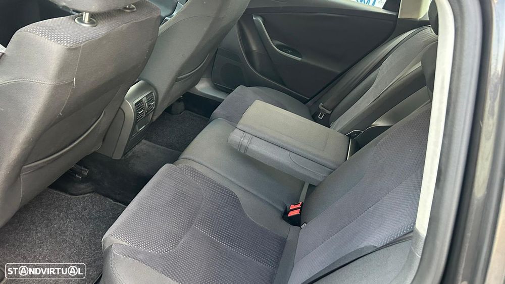 VW Passat Variant 1.6 TDI DPF BlueMotion Comfortline - 26