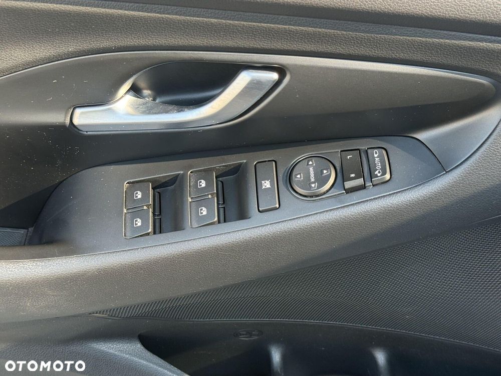 Hyundai i30 1.5 DPI Smart - 11