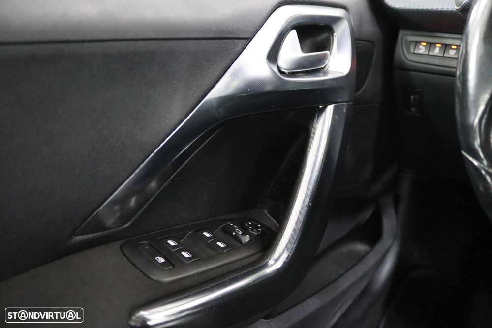 Peugeot 2008 1.2 PureTech Allure EAT6 - 10