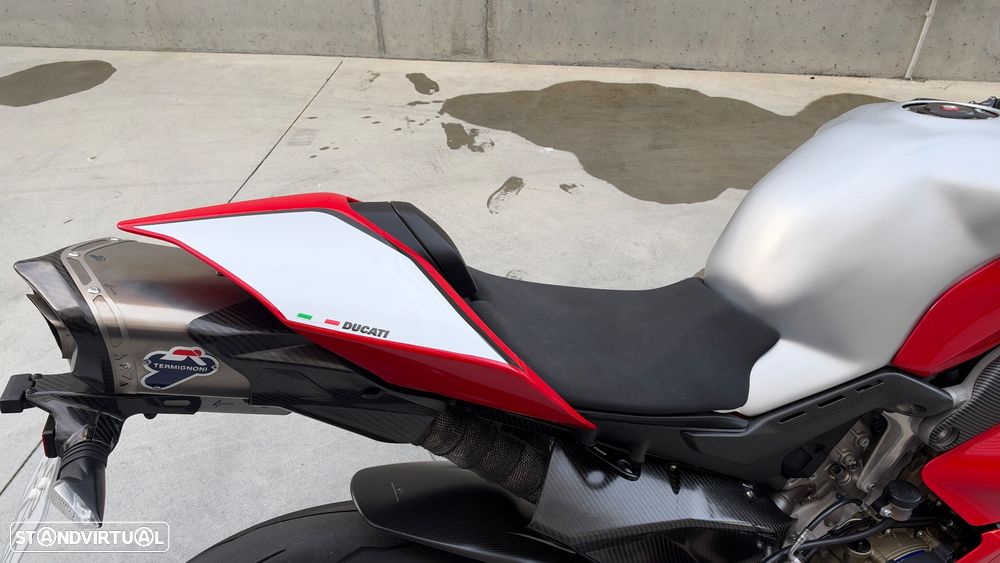 Ducati Panigale V4 Base - 13