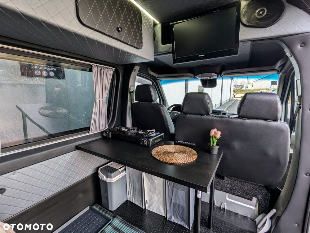 Mercedes-Benz Sprinter - 13